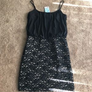 NWT - Black/Nude Lace Overlay Bodycon Dress
- Size Large